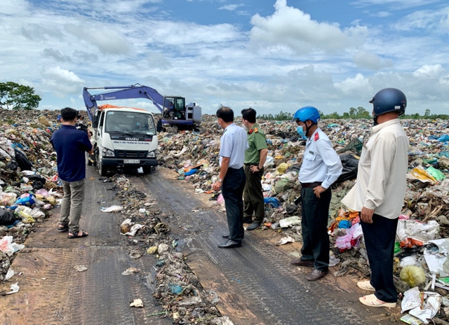 Tiêu hủy gần 6,6 tấn chả chay “ngậm” hàn the - Hình 2 Tieu huy gan 6,6 tan cha chay “ngam” han the-Hinh-2