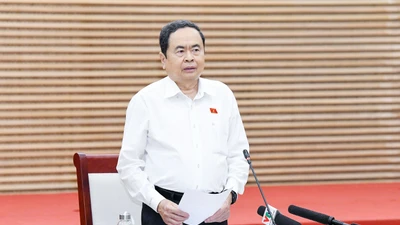 Chủ tịch Quốc hội kiểm tra, chỉ đạo công tác bầu cử tại Nghệ An