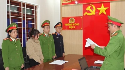 Bắt giam chủ cơ sở giấm gạo nếp dùng axit công nghiệp đánh lừa người tiêu dùng