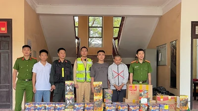  Bắt quả tang đối tượng vận chuyển hơn 300kg pháo nổ ở Nghệ An