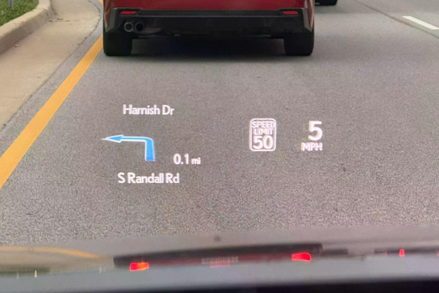 Chức năng hướng dẫn của các ứng dụng định vị ngừng hoạt động trên HUD cũng như bảng đồng hồ taplo.