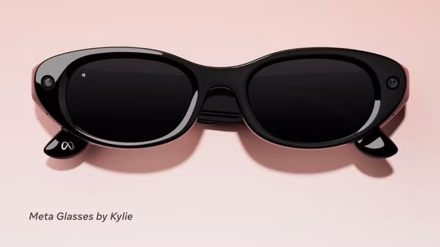 Meta Starfire với thiết kế dưới sự hợp tác cùng Kylie Jenner, nổi bật với kiểu dáng hình oval thanh mảnh