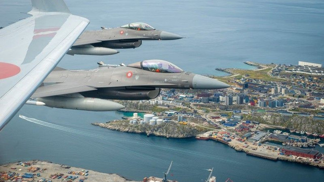 Các tiêm kích F-16AM của Không quân Hoàng gia Đan Mạch bay qua Greenland. Ảnh: Forsvaret