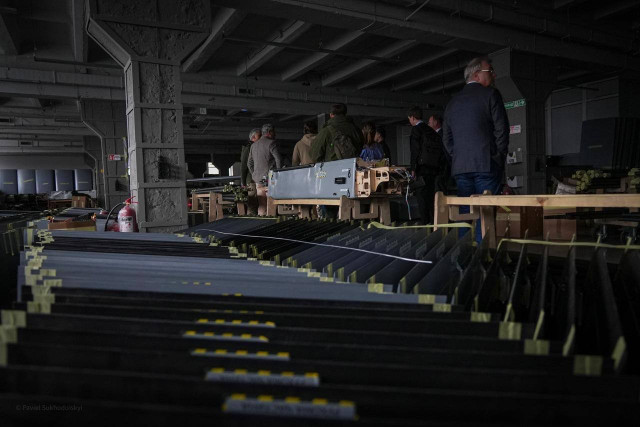 Các quan chức phương Tây khảo sát tại một cơ sở sản xuất UAV bên ngoài Ukraine.