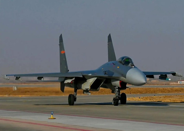 Tiêm kích J-11B của Trung Quốc. Ảnh: QQnews.