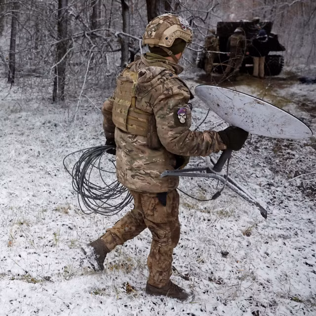 09ukraine-briefing-starlink-drones-a-gwqc-mediumsquareat3x.jpg