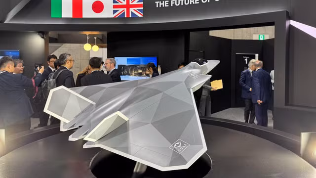 Chiến đấu cơ GCAP của Nhật Bản kết hợp khả năng tàng hình cao, hợp nhất cảm biến mạnh mẽ và tác chiến điện tử tiên tiến với đội hình người – máy bay không người lái (manned-unmanned teaming), cho phép nó điều khiển các máy bay chiến đấu không người lái, sử dụng đa dạng vũ khí của đồng minh và giành ưu thế trên không trong các môi trường chiến đấu cạnh tranh cao ở khu vực Ấn Độ – Thái Bình Dương (Nguồn ảnh: Army Recognition Group)