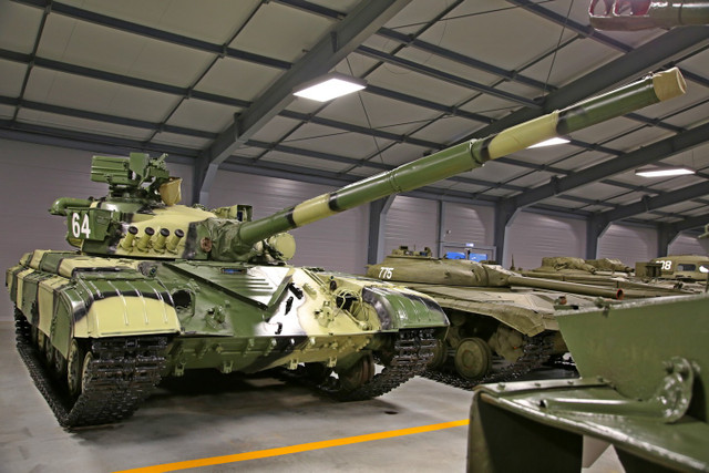 Sự xuất hiện của T-64 đã hoàn toàn đảo ngược hiểu biết của phương Tây về công nghệ xe tăng, và NATO nhận thấy rằng tất cả xe tăng đang hoạt động của mình đều trở nên lạc hậu chỉ sau một đêm. t-64b1.jpg
