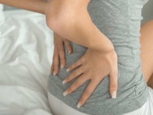 Nếu trứng không được thụ tinh thì buồng trứng ngừng bài tiết hai hormon nói trên và sự sụt giảm đột ngột của hormon đã làm cho nội mạc tử cung bong, đó là kinh nguyệt. Người ta cho rằng ở một số phụ nữ có nồng độ progesteron cao có thể làm cho nồng độ đường (glucoza) thấp hơn bình thường.