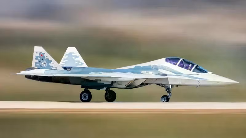 Su-57 bất ngờ lộ diện với một phiên bản khác lạ