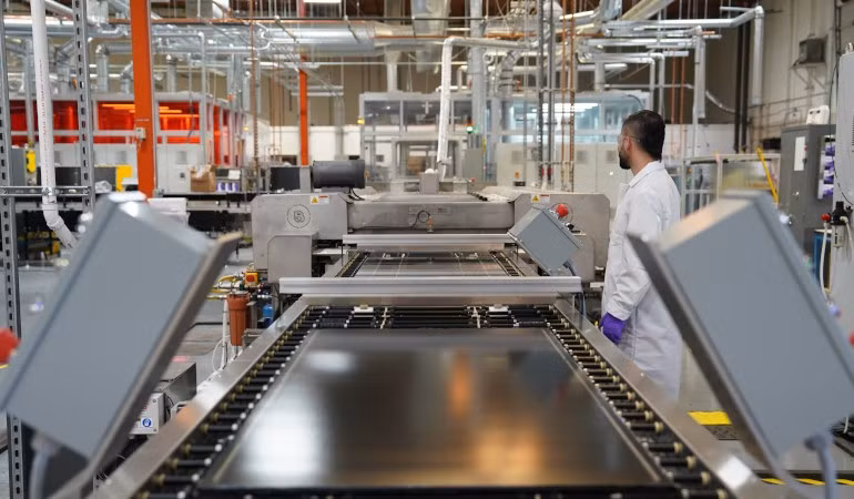 Mỹ tạo đột phá về pin mặt trời perovskite với hiệu suất vượt 30%