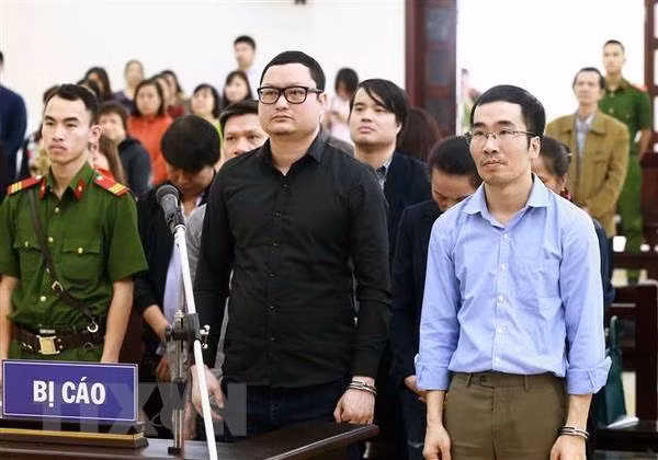 Xu vu thao tung gia chung khoan chiem doat gan 500 ty dong