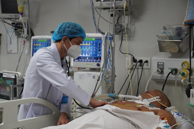 Nam thanh niên bị uốn ván, chi phí điều trị lên tới 350 triệu đồng Nam thanh nien bi uon van, chi phi dieu tri len toi 350 trieu dong