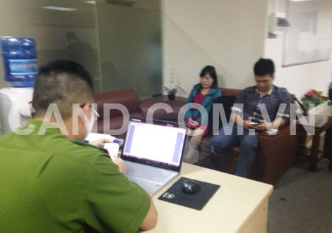 Cơ quan điều tra làm việc với các cá nhân liên quan. Ảnh: CAND.