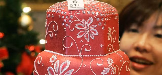 He lo bat ngo ve banh trai cay kim cuong cua gioi sieu giau-Hinh-2