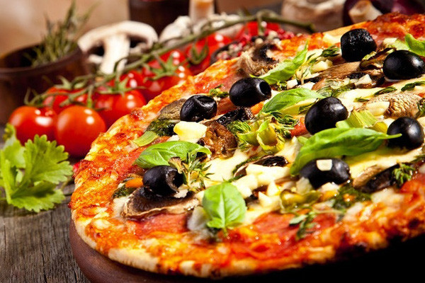 Thưởng thức pizza đại gia có giá gần 5 tỷ đồng Thuong thuc pizza dai gia co gia gan 5 ty dong