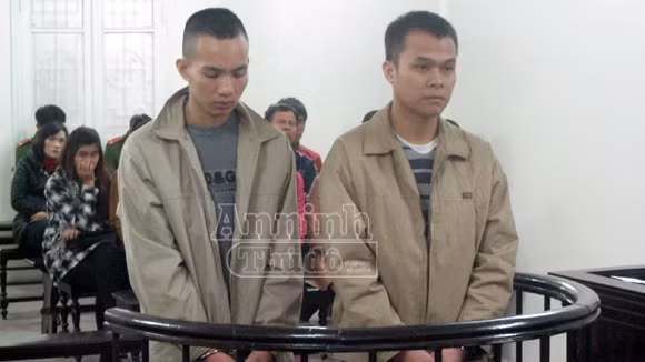 Hai đối tượng Chuyền và Khoa tại Tòa.