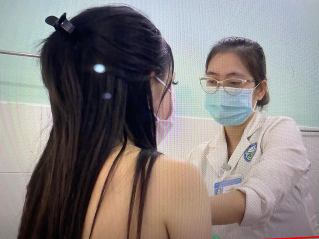 Tiêm filler trong khách sạn, cô gái suýt trả giá tính mạng vì bị áp xe ngực Tiem filler trong khach san, co gai suyt tra gia tinh mang vi bi ap xe nguc
