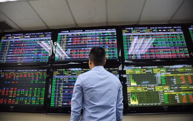 Chung khoan ngay 25/8: Co phieu nao nen chu y?