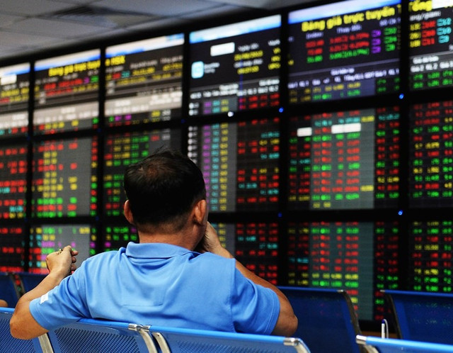 Chứng khoán ngày 13/12: Cổ phiếu nào nên chú ý? Chung khoan ngay 13/12: Co phieu nao nen chu y?