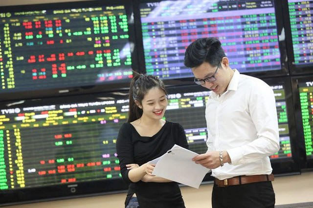 Chứng khoán ngày 14/12: Cổ phiếu nào nên chú ý? Chung khoan ngay 14/12: Co phieu nao nen chu y?