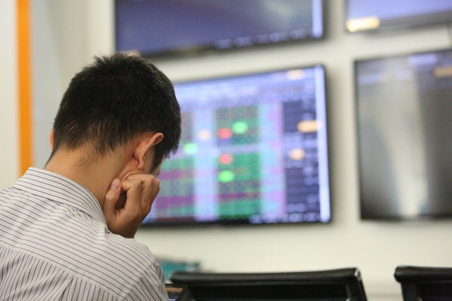 Chứng khoán ngày 12/11: Cổ phiếu nào nên chú ý? Chung khoan ngay 12/11: Co phieu nao nen chu y?