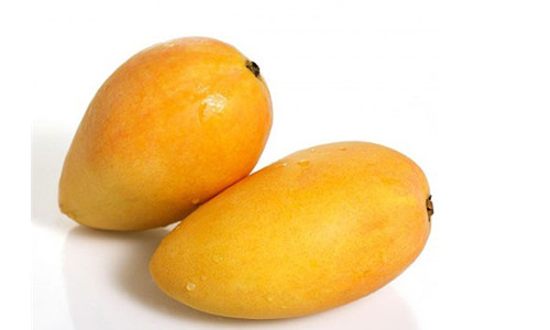 Được xem là “vua” của vương quốc trái cây, xoài là loại quả có vị ngọt chua thanh dễ ăn của hầu hết trẻ em. Giàu vitamin C, kali (giúp trung hòa lượng muối trong cơ thể) và beta carotene – một chất chống oxy hóa cực hiệu quả, xoài tốt cho dạ dày và có tác dụng lợi tiểu.