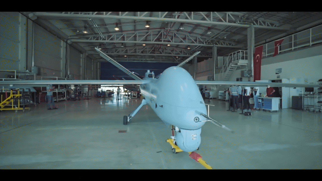 ANKA mặc định được trang bị hệ thống quang điện tử gắn ở mũi, ngoài ra còn có thể tích hợp các cảm biến khác như radar khẩu độ tổng hợp FULMAR 300-A (SARPER), radar MİLSAR SAR, và pod radar AESA FULMAR 200-A.