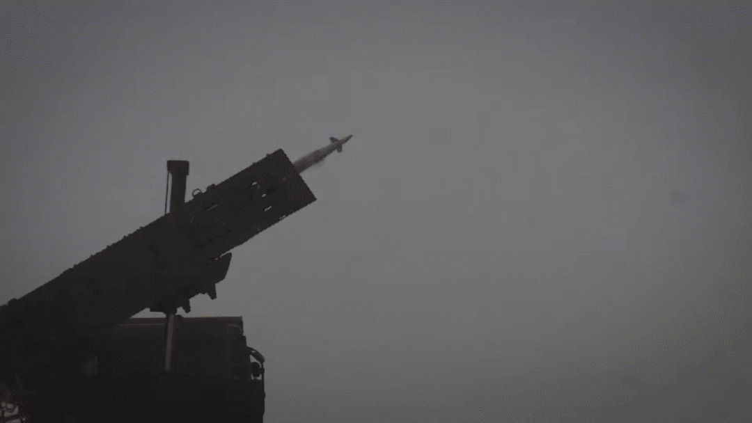 Phổ biến nhất là Accular 122mm (tầm bắn 35km, 18 quả/POD) và Accular 160mm (tầm bắn 40km, 10 quả/POD). Các loại đạn này được thiết kế để tiêu diệt các mục tiêu diện rộng hoặc các cụm quân thiết giáp nhẹ với độ chính xác cao nhờ hệ thống dẫn đường tiên tiến, tối ưu hóa chi phí cho các mục tiêu ở tầm gần.