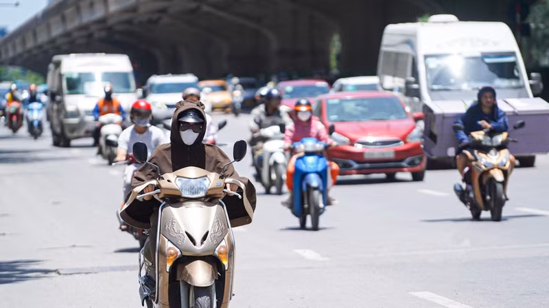 Nắng nóng gay gắt kéo dài tại miền Bắc và miền Trung Việt Nam