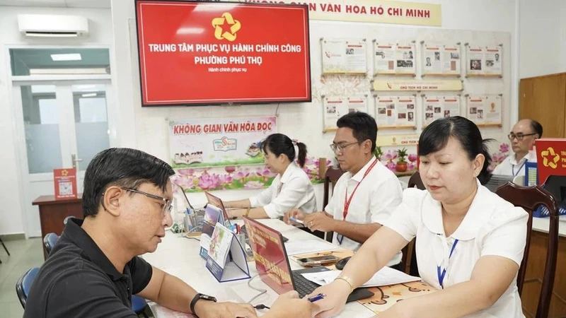 Không bắt buộc nộp giấy tờ đã có trong VNeID