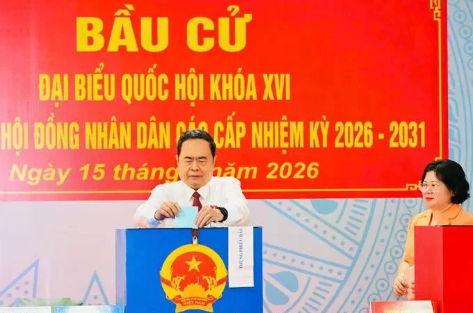 Chủ tịch Quốc hội Trần Thanh Mẫn bỏ phiếu bầu cử.