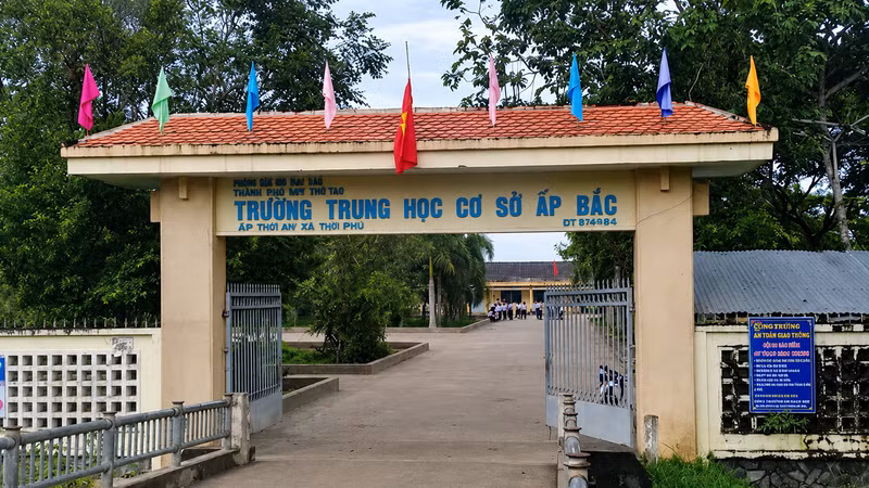 Trường Tiểu học và Trung học cơ sở Ấp Bắc