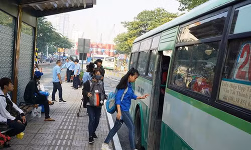 TPHCM đề xuất miễn phí xe buýt cho học sinh