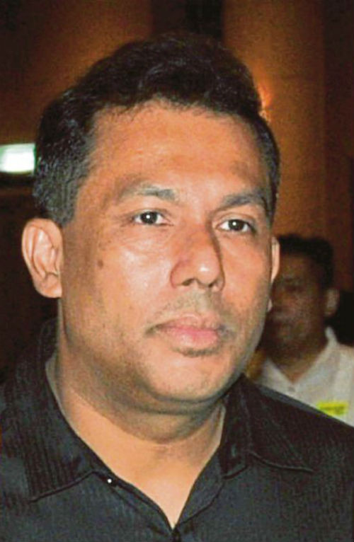 Tiếp viên Mohd Ghafar Bin Abu Bakar 54 tuổi.