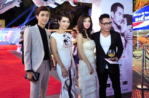 Dàn diễn viên "Lạc giới" trong buổi ra mắt phim: Mai Thu Huyền, Mai Thu Trang, Trung Dũng và hot boy Bình An.