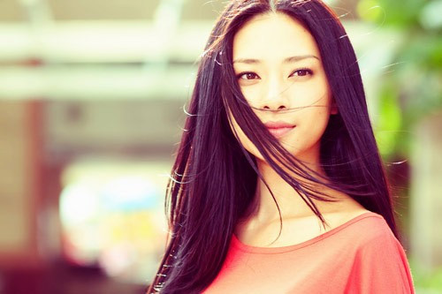 "Đả nữ" Ngô Thanh Vân cũng suy nghĩ rất thoáng về chuyện sống thử: "Tôi thấy không có gì phải hấp tấp hết, có thể tự quyết định cuộc đời mình, sẵn sàng sống chung để xem có thật sự hợp nhau, chín muồi thì mới cưới".