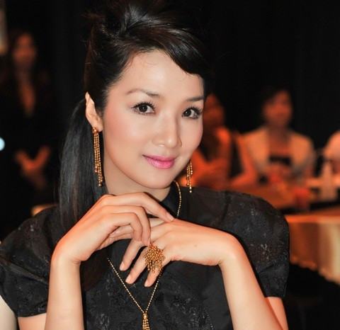 Hiện tại, người đẹp đã là quý bà thành đạt trong cuộc sống, hạnh phúc với cuộc sống riêng với những đứa con xinh đẹp, giỏi giang. Cô và diễn viên Lý Hùng vẫn chỉ là những người tình màn ảnh không hơn không kém.