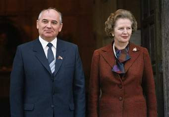 Nhà lãnh đạo Gorbachev chụp ảnh cùng Thủ tướng Anh Margaret Thatcher ngày 16/12/1984.