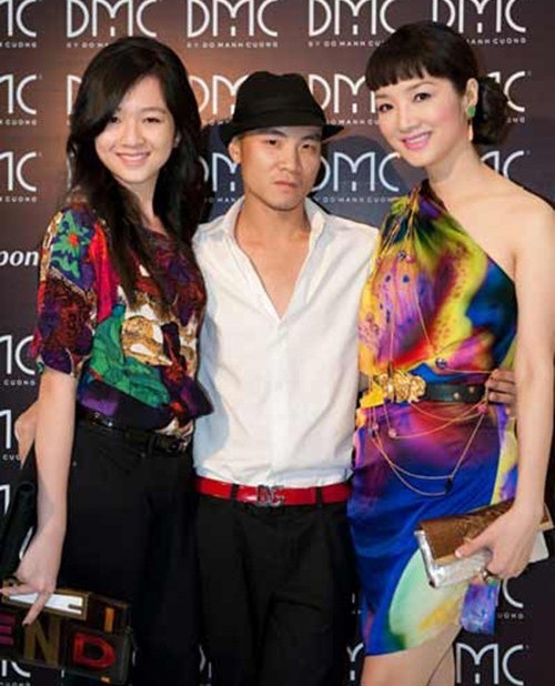 Anh Sa là bản sao hoàn hảo của mẹ với vẻ đẹp tươi tắn, rạng rỡ.