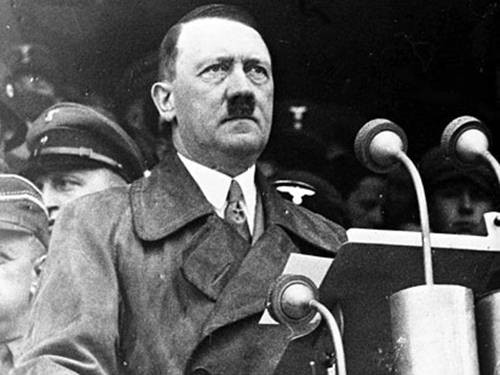 Trong khi một số tài liệu khác lại cho rằng, trùm phát xít Hitler đã ẩn náu cùng những người Đức biết nói một phần tiếng Thụy Sĩ.