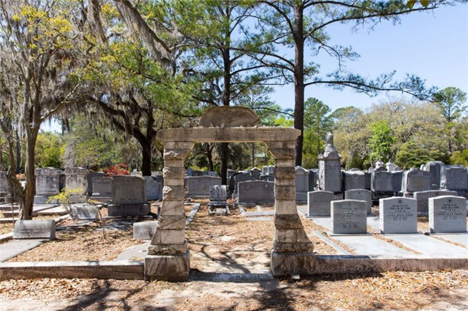 Khu mộ Do Thái của Nghĩa trang Bonavoji lịch sử, Savannah. Cổng theo truyền thống của người Do Thái và nghĩa trang vẫn còn được sử dụng cho đến ngày nay.