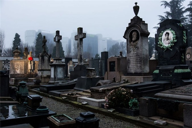 Cimitero Monumentale là một trong hai nghĩa trang lớn nhất ở Milan, Italy. Nghĩa trang nổi tiếng với các di tích và kiến trúc nghệ thuật của các ngôi mộ. Được thiết kế bởi kiến trúc sư Carlo Maciachini (1818-1899).