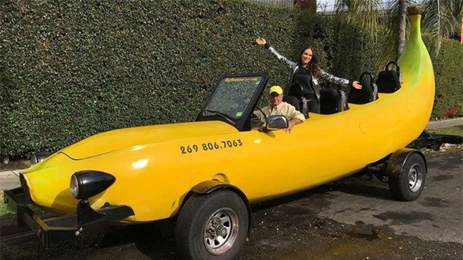 Xe hình quả chuối dài nhất. Với chiều dài 6,97 m, chiếc Ford F-150 này được tùy chỉnh thành xe hình quả chuối dài nhất thế giới.