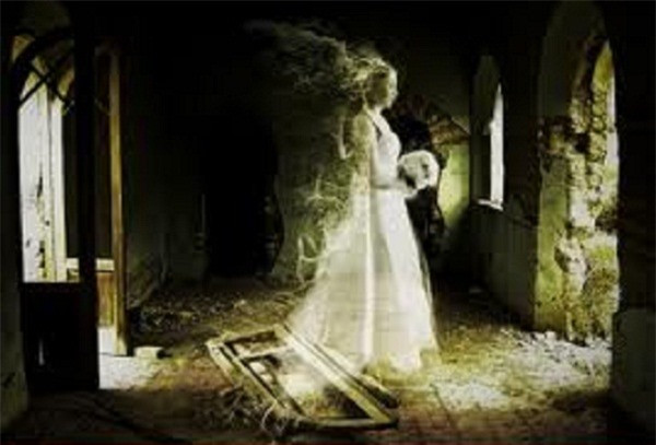 7. Gjenganger: Người Bắc Âu tin rằng, khi một người bị chết do bị ám sát hay tự tử, họ sẽ hồi sinh. Nhưng khi đó, họ sẽ trở thành một Gjenganger - con quái vật chuyên đi trả thù. Gjenganger luôn thích bạo lực, ưa lây lan bệnh tật hiểm nghèo truyền nhiễm cho cả một cộng đồng dân cư. Thông thường, chúng thường kẹp nạn nhân lại rồi cắn vào mặt. Bệnh tật từ người chúng sẽ theo nạn nhân và lan truyền, gây ra những đại dịch kinh hoàng.