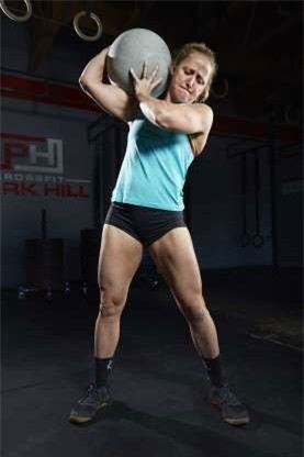 ##sc### Michelle Kinney đã biểu diễn khả năng nâng một hòn đá atlas nặng 539,77kg, nặng nhất từ trước đến nay trong phần thi kỷ lục Guinness 2020. Chị đạt kỷ lục người phụ nữ khỏe nhất thế giới. 