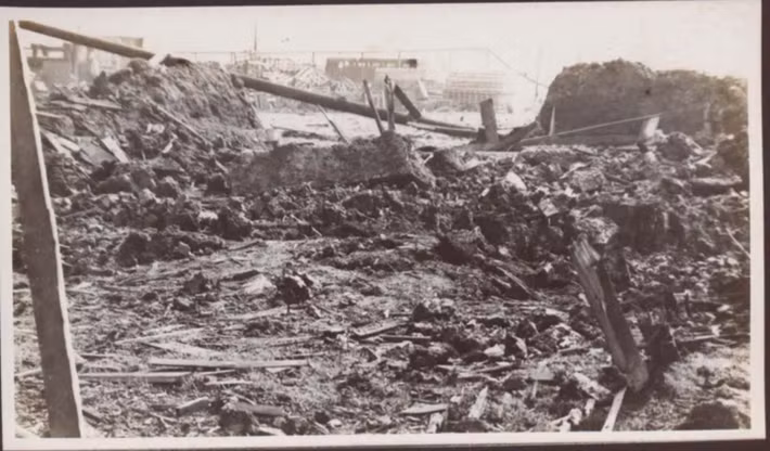 Vào ngày 2/4/1916, một tai nạn kinh hoàng đã xảy ra tại một nhà máy gần Faversham, Vương quốc Anh, với 25 tấn TNT và 700 tấn amoni nitrate cùng bốc cháy và phát nổ. Vụ nổ đã giết chết 115 người - tất cả đàn ông và bé trai làm việc vào ngày hôm đó, trong khi 7 thi thể đã không bao giờ được tìm thấy. Những người dân ở Norwich, cách hiện trường khoảng 244km, vẫn cảm nhận được dư chấn.