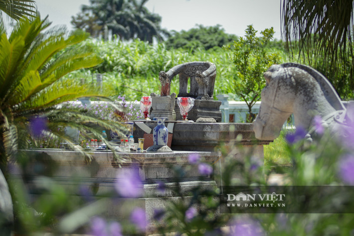 Đến những năm 1980, một cuộc khai quật khảo cổ với quy mô lớn được hoàn thành thì lăng mộ đá với quy mô lớn hiện ra trước sự ngỡ ngàng của người dân trong vùng.