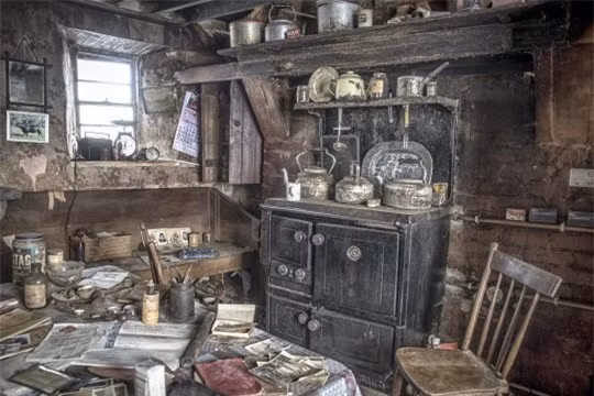  Các vật dụng trong trang trại hầu như không hề được đụng tới, biến nơi đây trở thành một bảo tàng thực sự cho những người muốn tìm hiểu cuộc sống của thế kỷ 19, cũng như tạo cảm hứng cho những ai yêu thích cách bài trí nội thất đúng tính chất vintage. (Nguồn: metro.co.uk) 