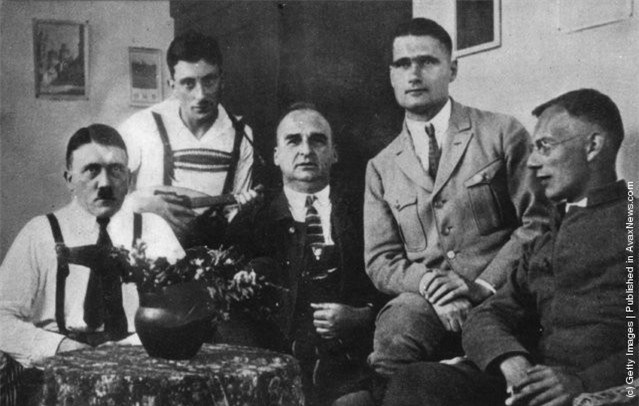 ##sc### Những vị "khách" ghé thăm Hitler khi trùm phát xít bị giam trong nhà tù Landsberg vào tháng 12/1924.